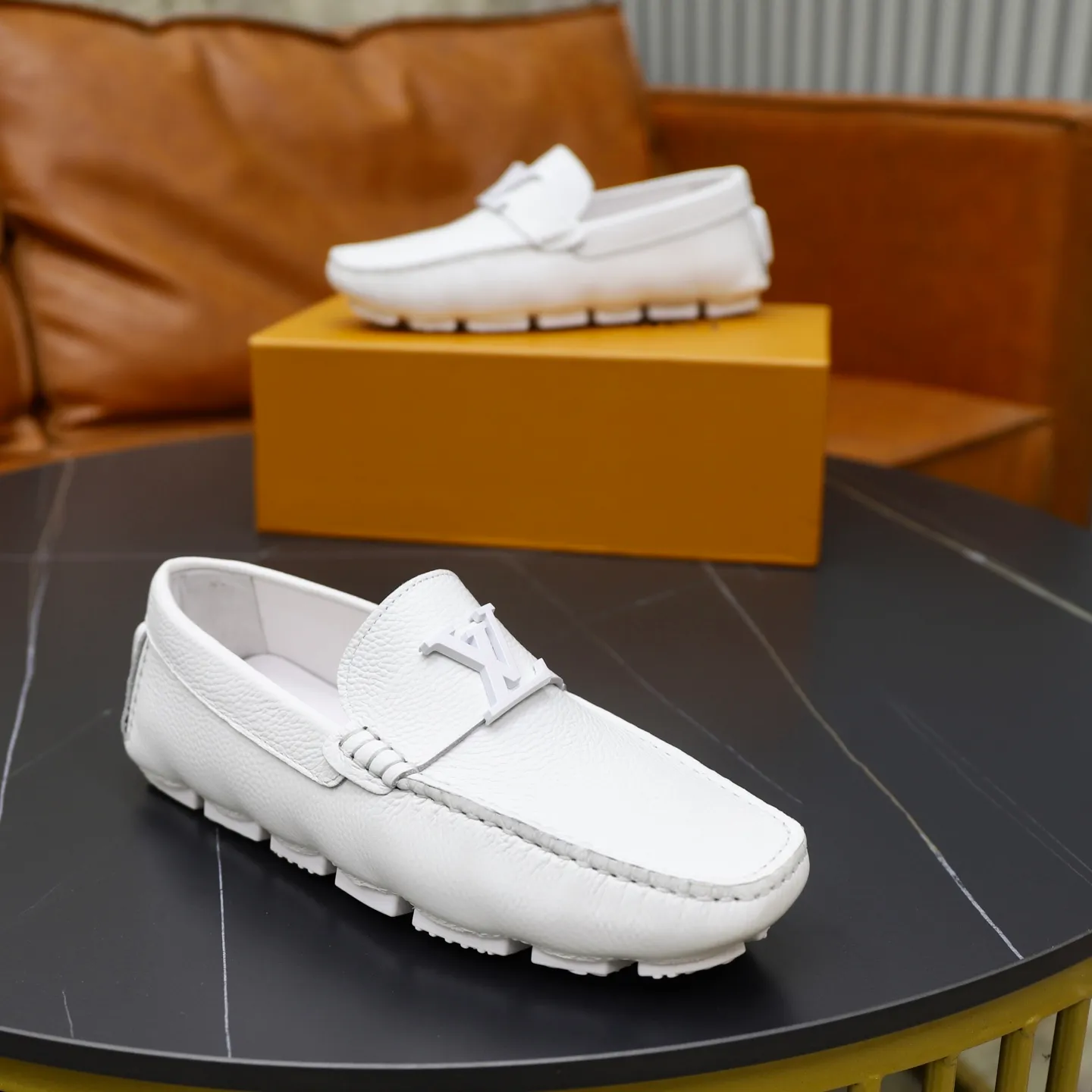 Ex-factory price: 480💰【LV】Louis Vuitton ⚠️High-end men’s driving and pedal series ⚠️38-44 (customized for 45) ⚠️All original cowhide leather! Thick and soft! Made entirely of calfskin lining! Rubber sheet anti-slip beanie sole! Three-dimensional package technology! Fashionable and classic! Handicrafts! Original high quality! Feel free to compare!